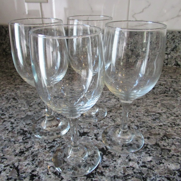 Libbey Stemmed Wine Glasses - Picture 4 of 5
